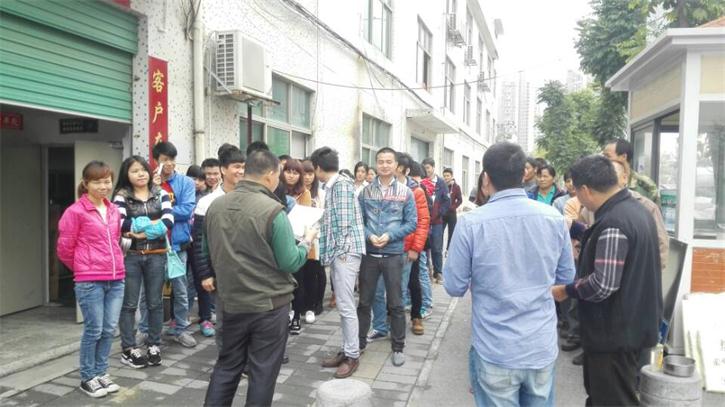 病魔無情人有義，同心協(xié)力愛傳遞?！獎?chuàng)安順為患重病女同事獻愛心